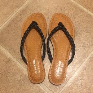 Gianni Bini flip flops